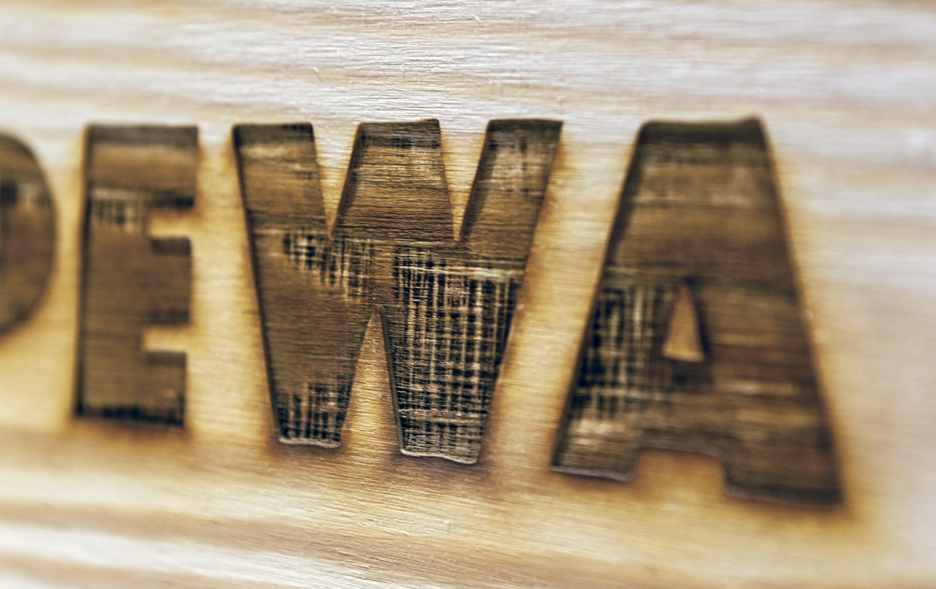 Chippewa Logo Holz Lasergravur,Lasergravur in Holz, Schuhhersteller, Holzbearbeitung, Innenausbau, Möbel, interior, Design, gestaltung, grafik, indianer, native american, first nation american
